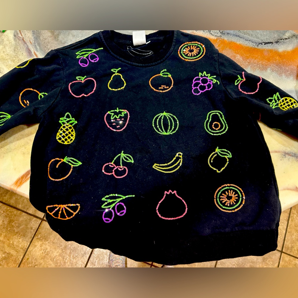 QOS Fruit Sweater Shirt Size M sweat shirt